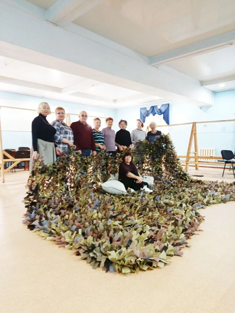  Более 800 маскировочных сетей сплетено в Белогорске для участников СВО