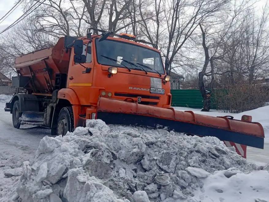 Более 17 тысяч кубометров снега вывезено в Белогорске в режиме «Повышенная готовность»